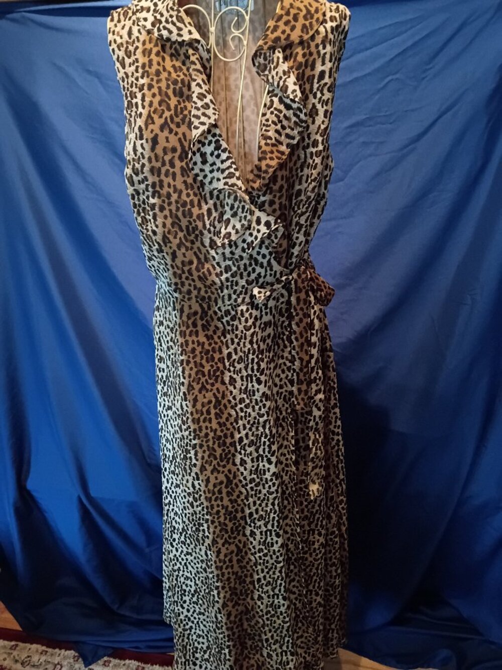 Worn once. Very sexy leopard semi wrap w/neck ruffle size 12